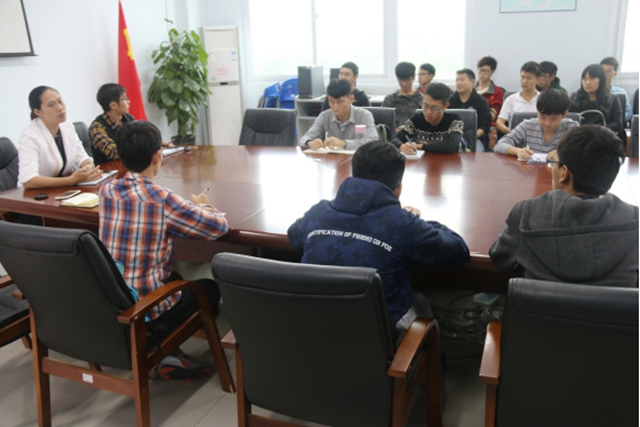 航空学院召开学生干部座谈会
