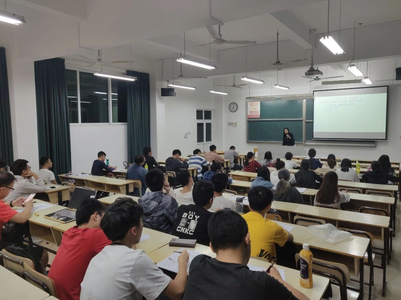 蓄势待发，冲刺四级｜航空学院开展英语四级模拟考试