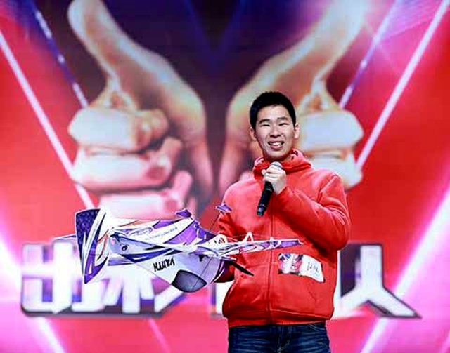 “出彩中国人”何聪发助阵第三届珠海大学生航空科技文化节