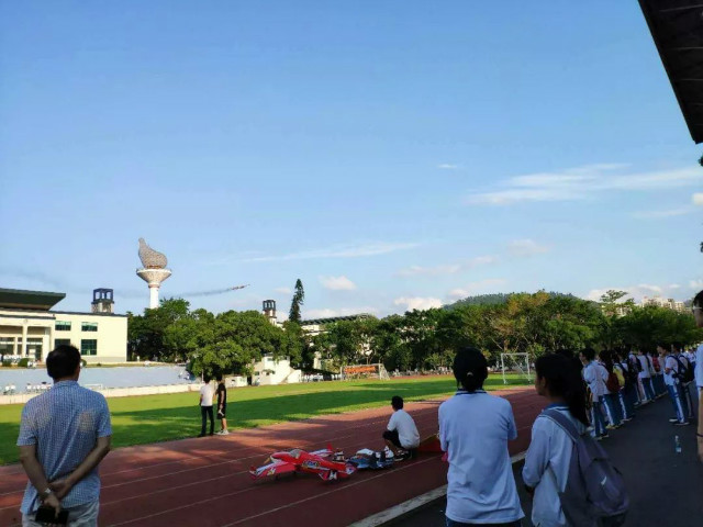 航空学院师生赴中山实验中学协助科技节