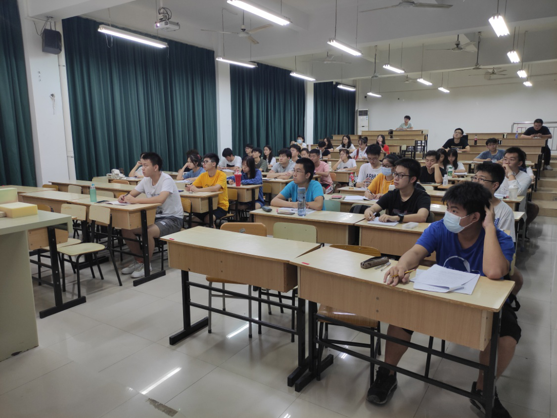 航空学院组织《习近平谈治国理政》（第三卷）专题学习