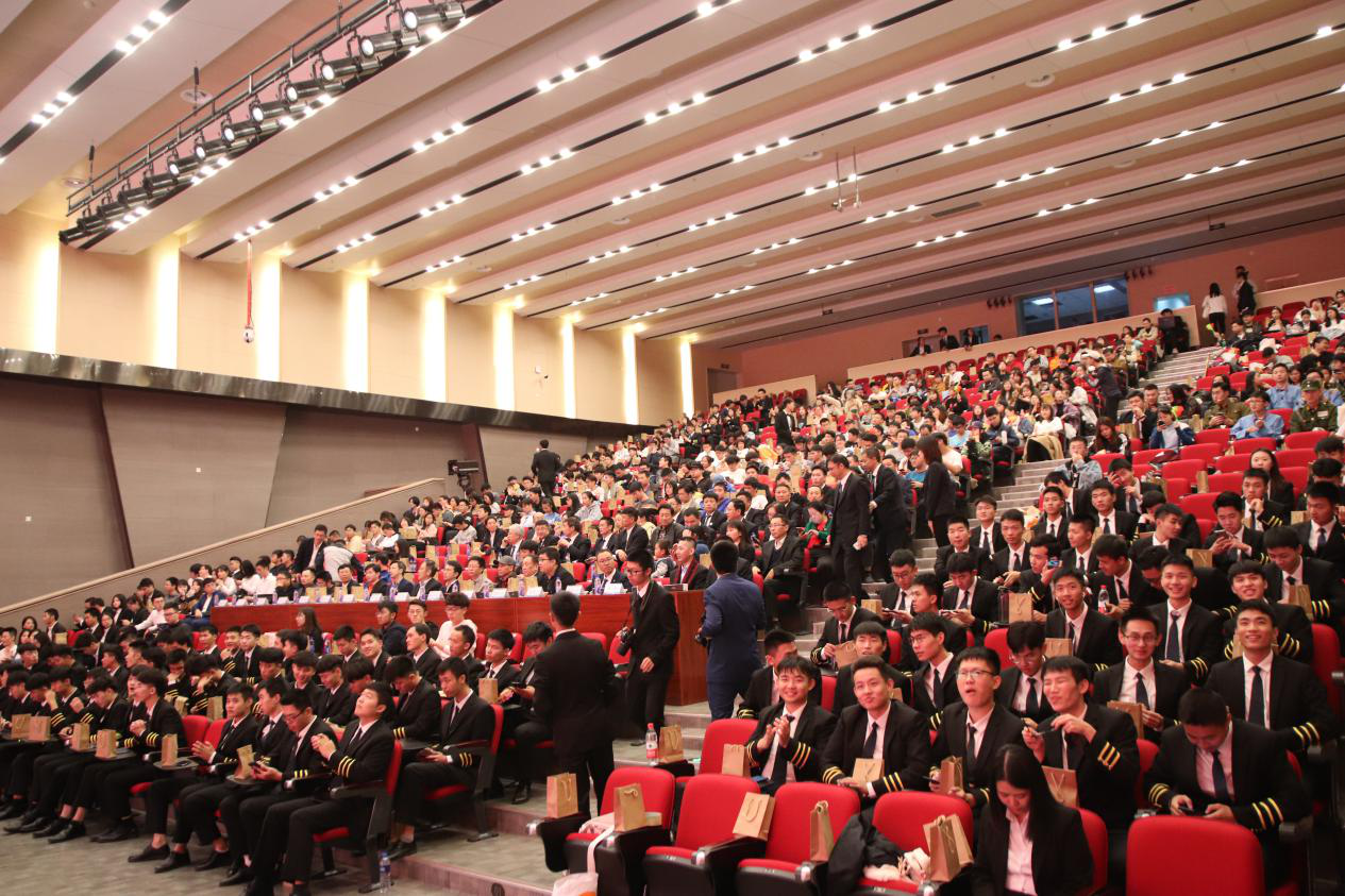 航迹十年，逐梦新元???——航空学院举行学生表彰大会暨2020年新春晚会
