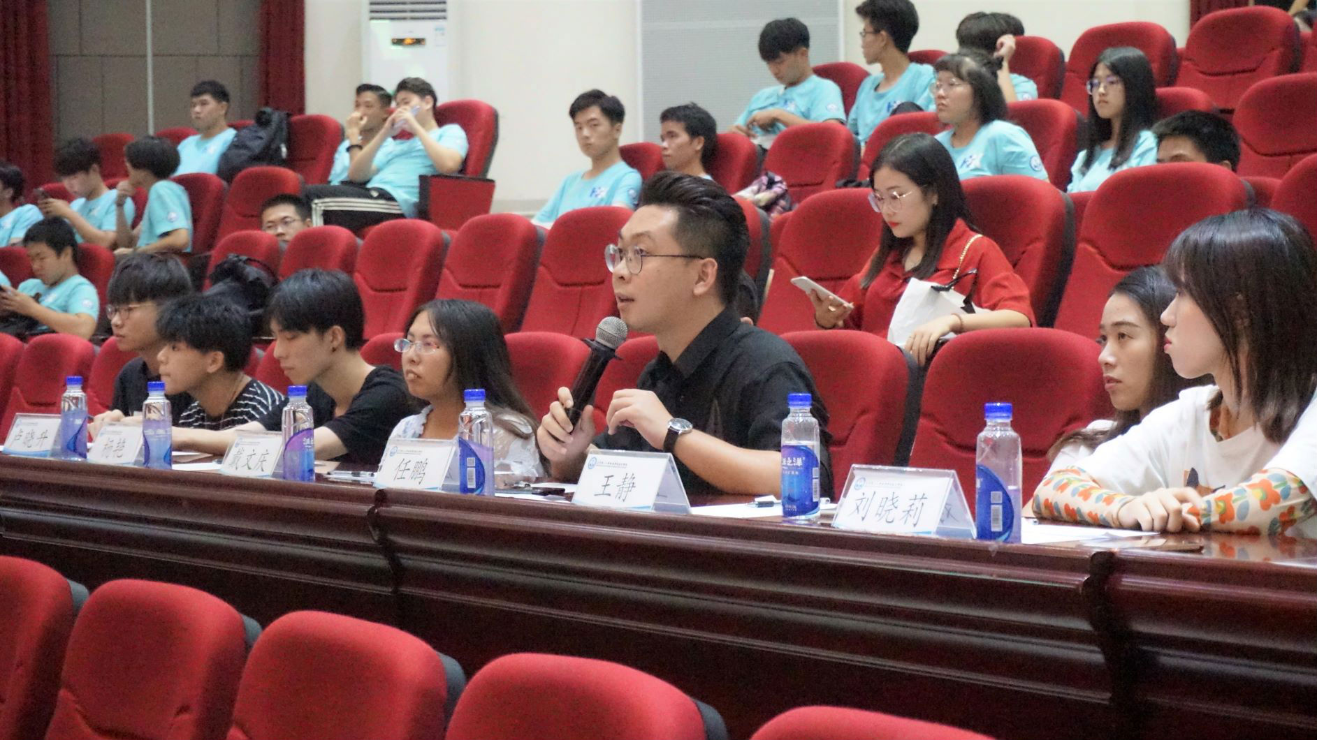 航空学院举办“唱响校园爱国歌曲，庆祝祖国七十华诞”主题合唱比赛