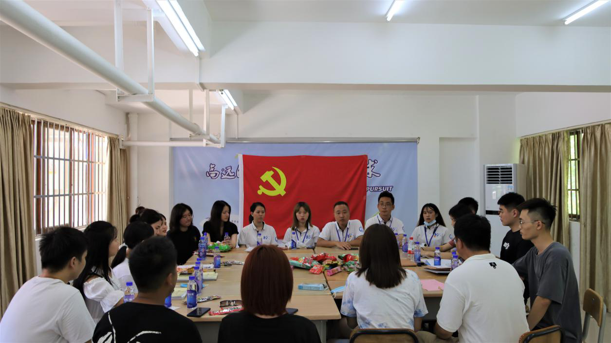 航空学院举行毕业生党员离校教育座谈会暨专题党课