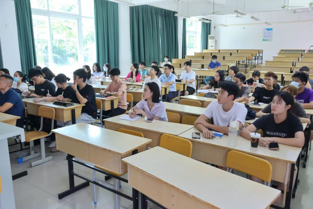 航空学院党课第十六期第五讲：从历史学习中汲取营养，激发听党话跟党走的思想自觉