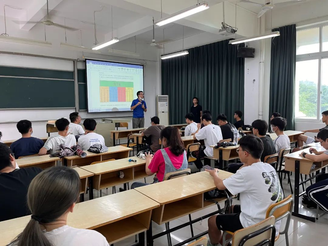 不忘初心、牢记使命——航空学院开展新发展团员主题团课培训
