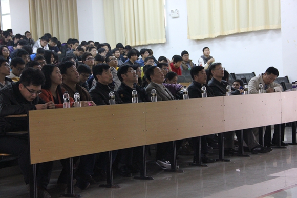 严谨进取，责任荣誉-------航空学院举行2013——2014学年第一学期学生工作总结表彰大会