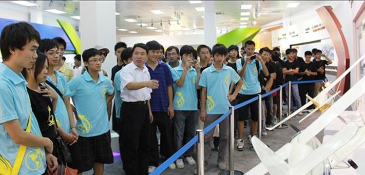 航空学院组织师生到中航通用飞机有限公司和珠海机场认知实习