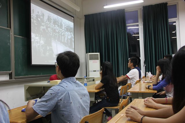 航空学院党支部组织观看爱国教育影片