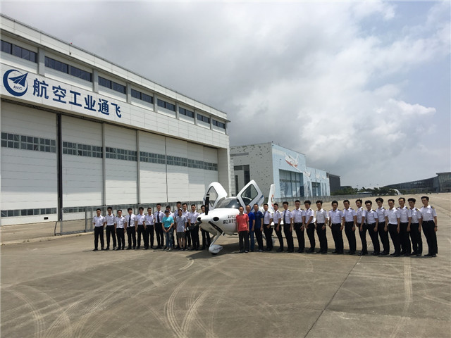 航空学院飞行技术专业学生前往爱飞客科普有限公司认知实习
