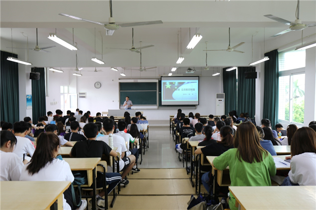 航空学院思想政治课加强学生骨干教育培养