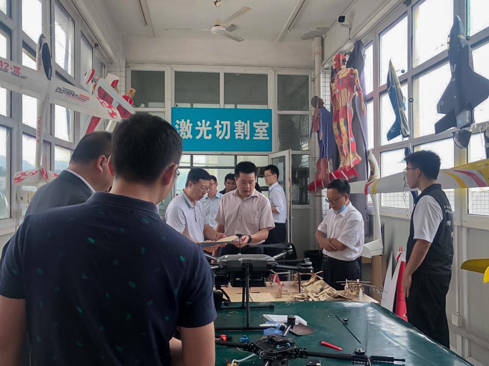 清廉金融珠海银保监分局林峻书记等一行到访航空学院