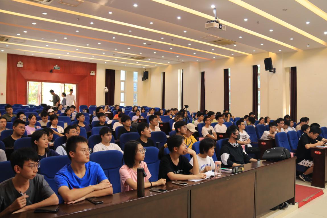 【航院讲座】航空学院举办“民航机务现状与未来”就业指导讲座