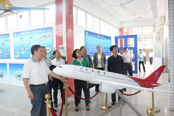 山西太谷县王靖华副县长率队来访航空学院
