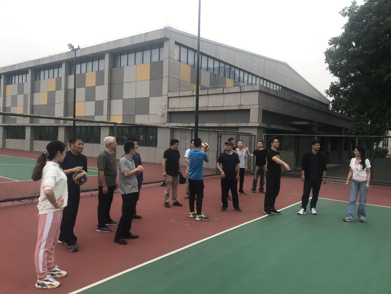 “全面健身、体育强国”航空学院开展户外排球训练排球活动