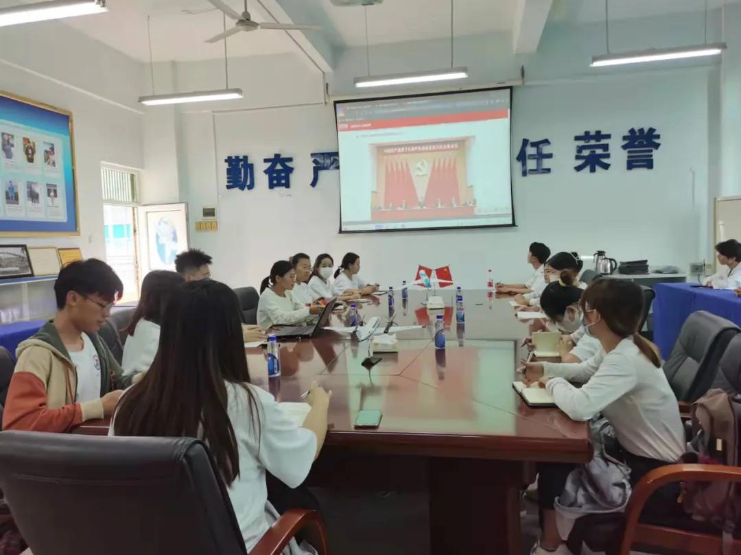 航空学院集中学习党的十九届六中全会精神