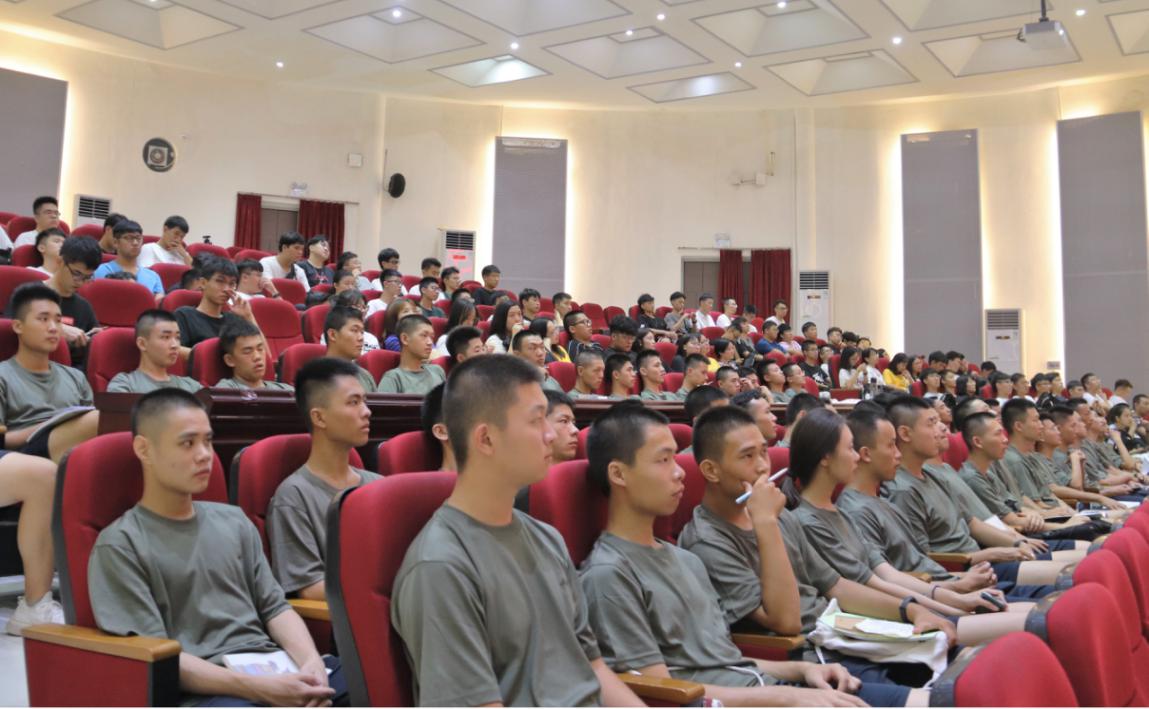 航空学院举办2019级学生安全教育讲座