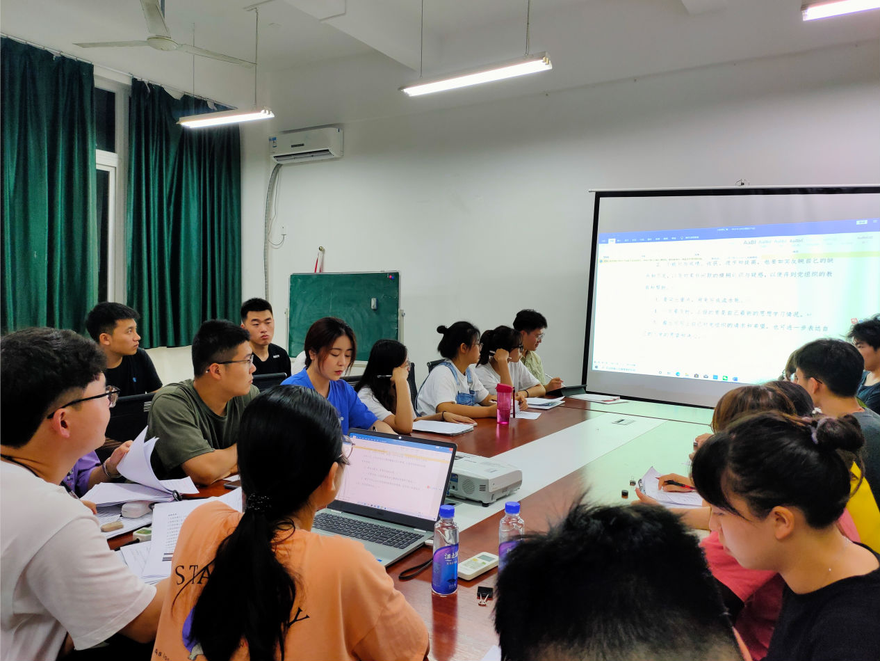 航空学院学生党支部组织开展党建业务培训