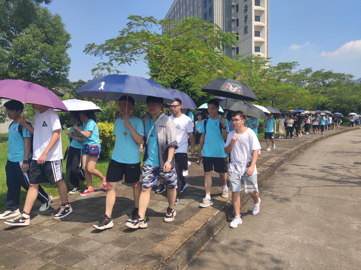航空学院组织2019级新生开展校园参观活动