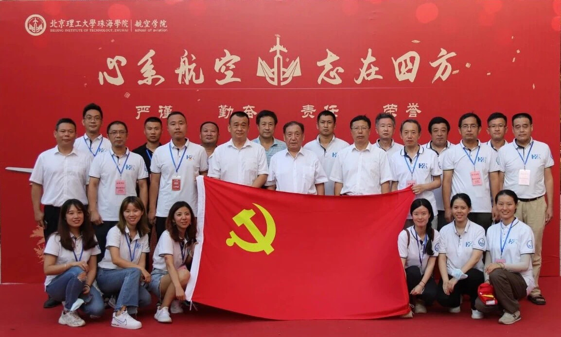 航空学院教师党日用爱“迎·送”学生