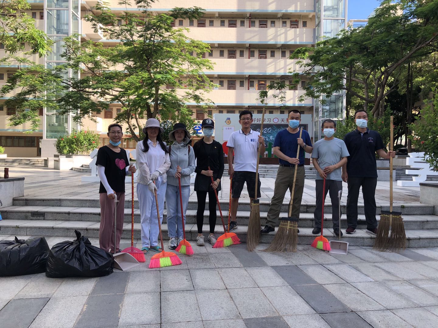 航空学院教工党支部开展“防疫有我，爱卫同行”志愿服务活动