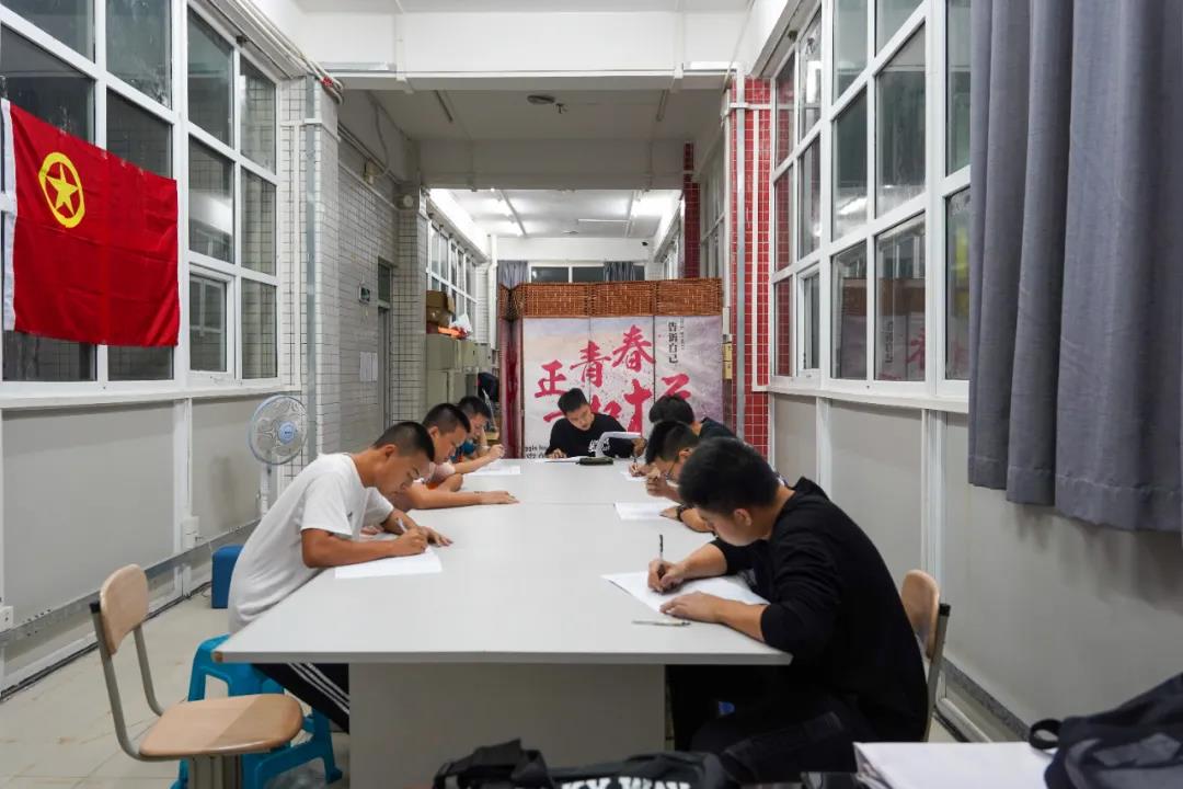 航空学院团总支开展2021年团课结业考试